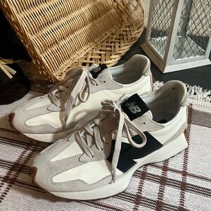 Womens New Balance 327 Athletic Shoe - Moonbeam / Black